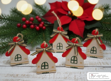 Ръчно изработена КОЛЕДНА УКРАСА къщичка за елха и стена керамика червен покрив панделка