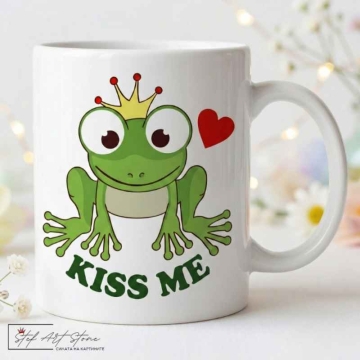 Керамична Чаша "Kiss Me" – Жабокът Принц (Забавен Подарък за Любов)