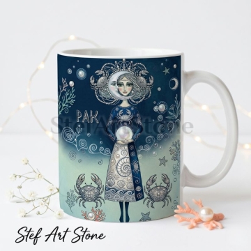 Художествена керамична чаша зодия Рак – лунна богиня с перла, корали и два рака в тъмносиня нощна палитра, серия Богини на Зодиака, StefArt Stone