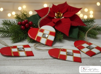 Ръчно изработена КОЛЕДНА УКРАСА СЪРЦЕ с кристал червено бяло златно за стена и елха