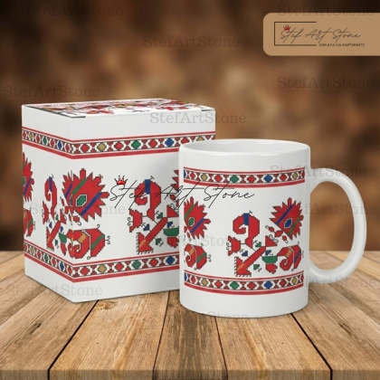 Подаръчен комплект: Чаша с Тракийска шевица от Казанлък и кутия