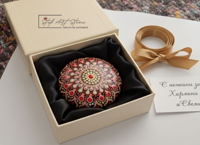 Арт подарък Мандала камък в луксозна кутия с пожелание