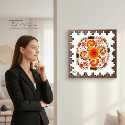 Голяма картина с българска шевица слънчев знак на стената в модерен хол