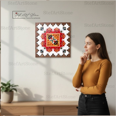 Стилен интериор с геометрична картина българска шевица на стената