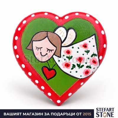 Коледна декорация с ангелче върху бял фон